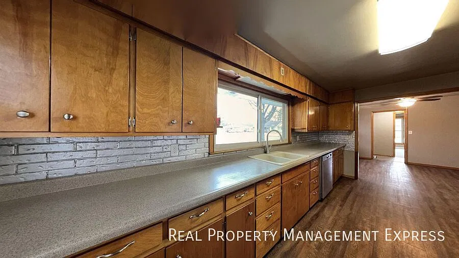 Great Home in Kingswood!! — Photo 4