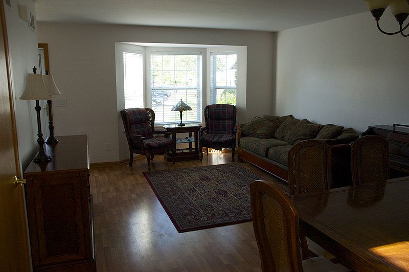 2nd image of 1416 Charleston Ct