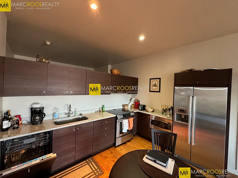 285 Columbus Ave — Photo 3