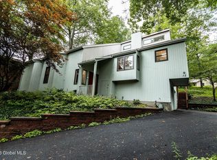 12 Ashford Ln, Niskayuna, NY 12309