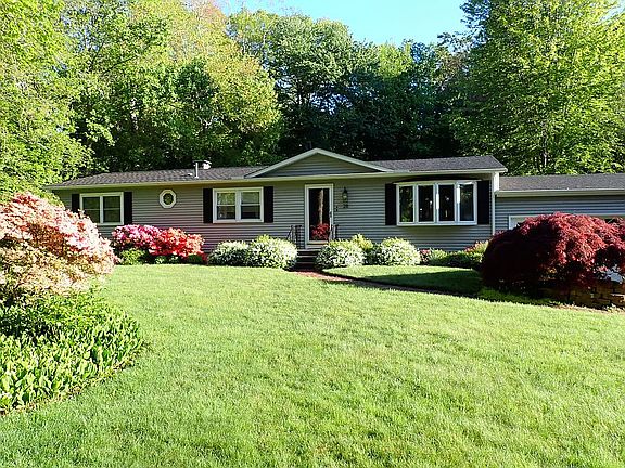 3rd image of 28 Woodland Dr