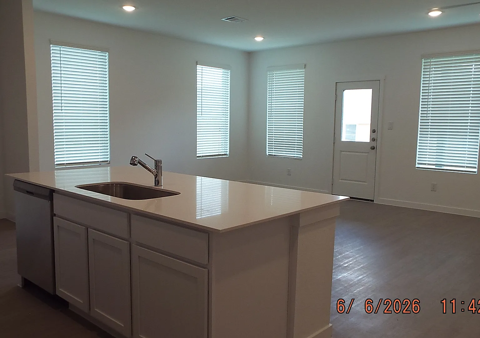 4 bed, 2142 sqft, $1,995 — Photo 4