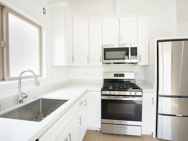 8330 Lilienthal Ave #8334 — Photo 13