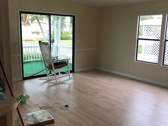 4th image of 381 NE Jade Cir