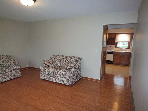 5th image of 2509 Devon Ave