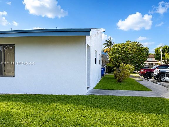 4th image of 28012 SW 140th Ct