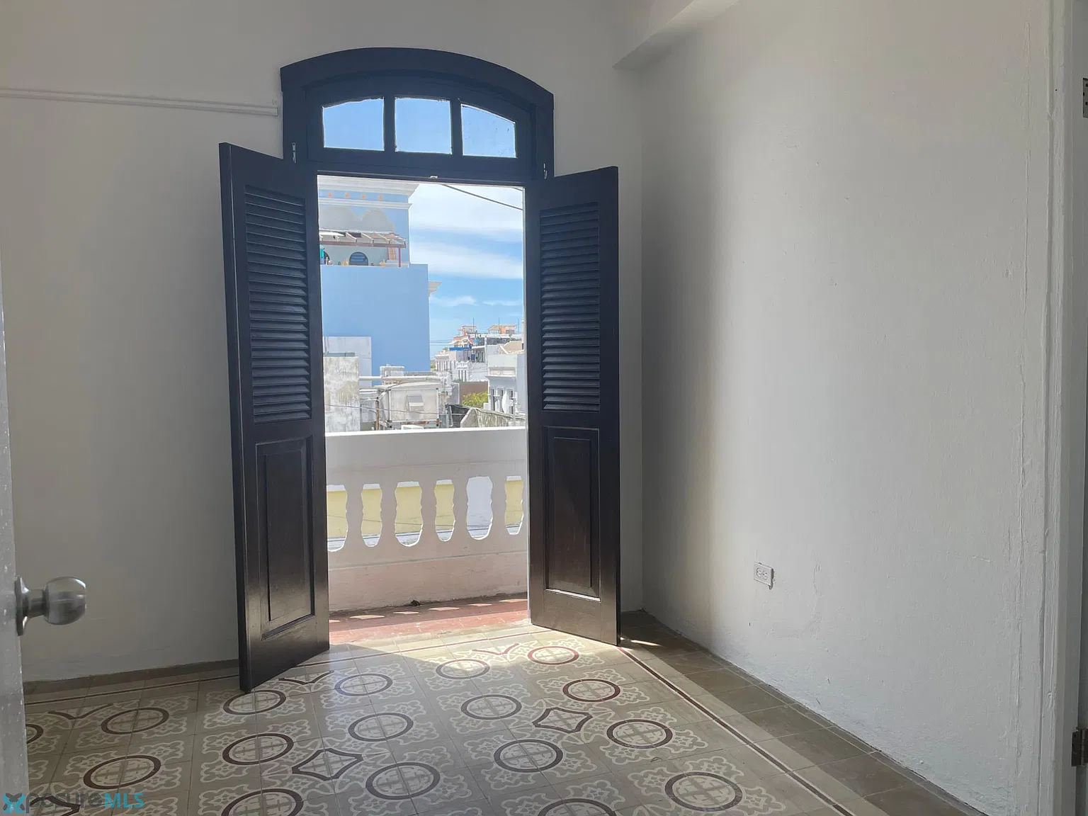 3 bed, 1.0 bath, 900 sqft, $2,890 — Photo 3