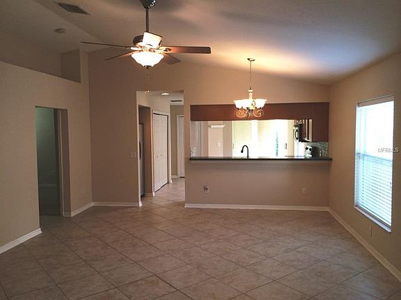 4th image of 919 Windton Oak Dr