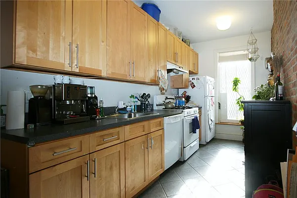 Rented by R New York | media 40