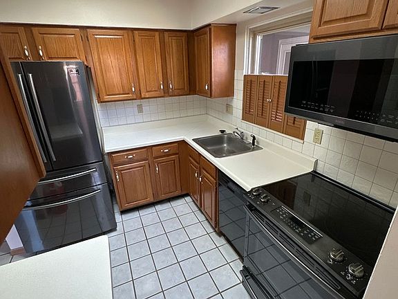 4th image of 832 Lee Ln