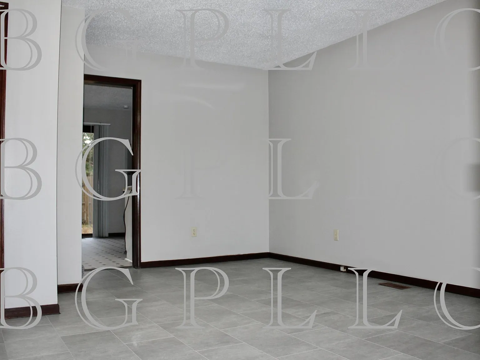 2 bed, 1000 sqft, $1,525 — Photo 2
