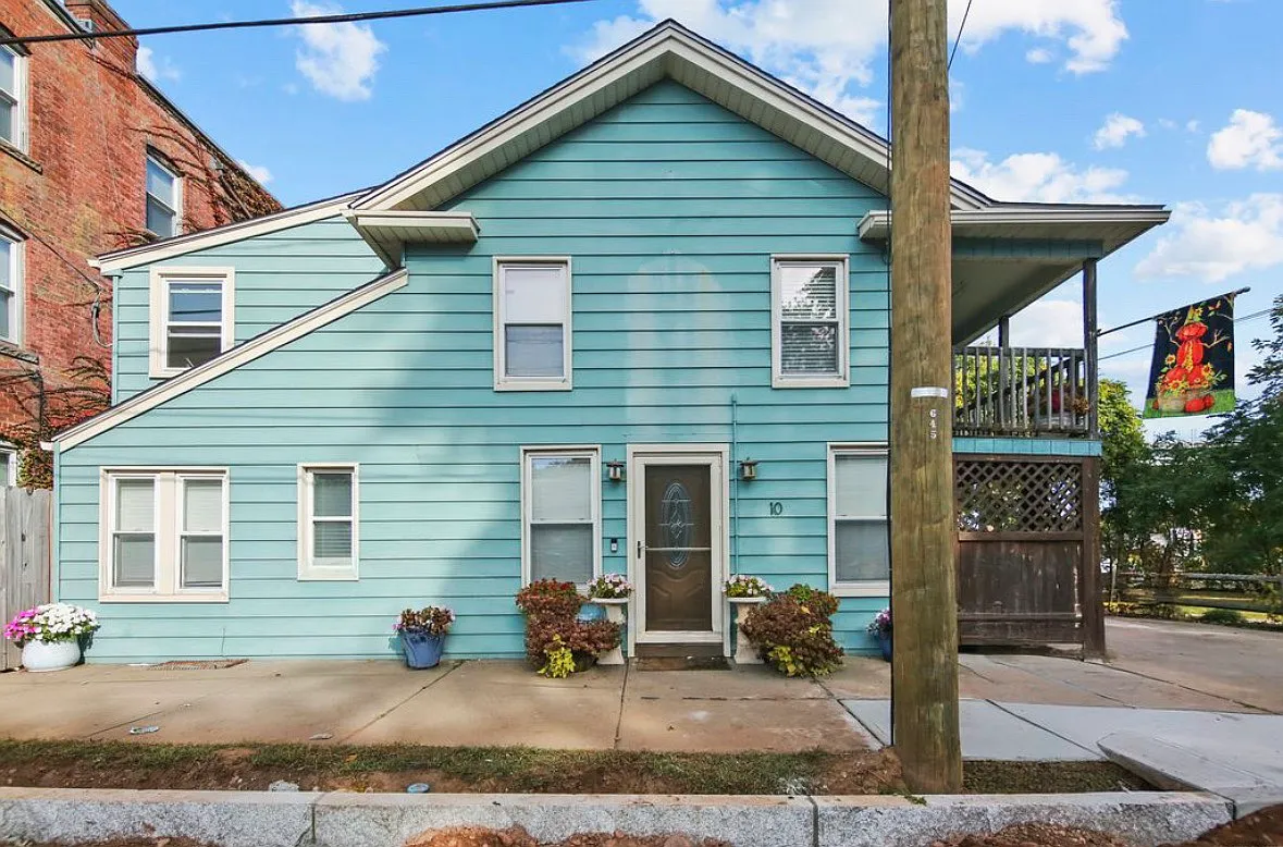 2 bed, 800 sqft, $1,900 — Photo 1