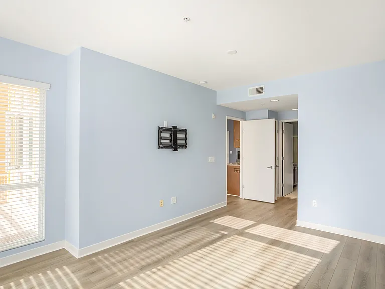 21301 Erwin St #526 — Photo 22