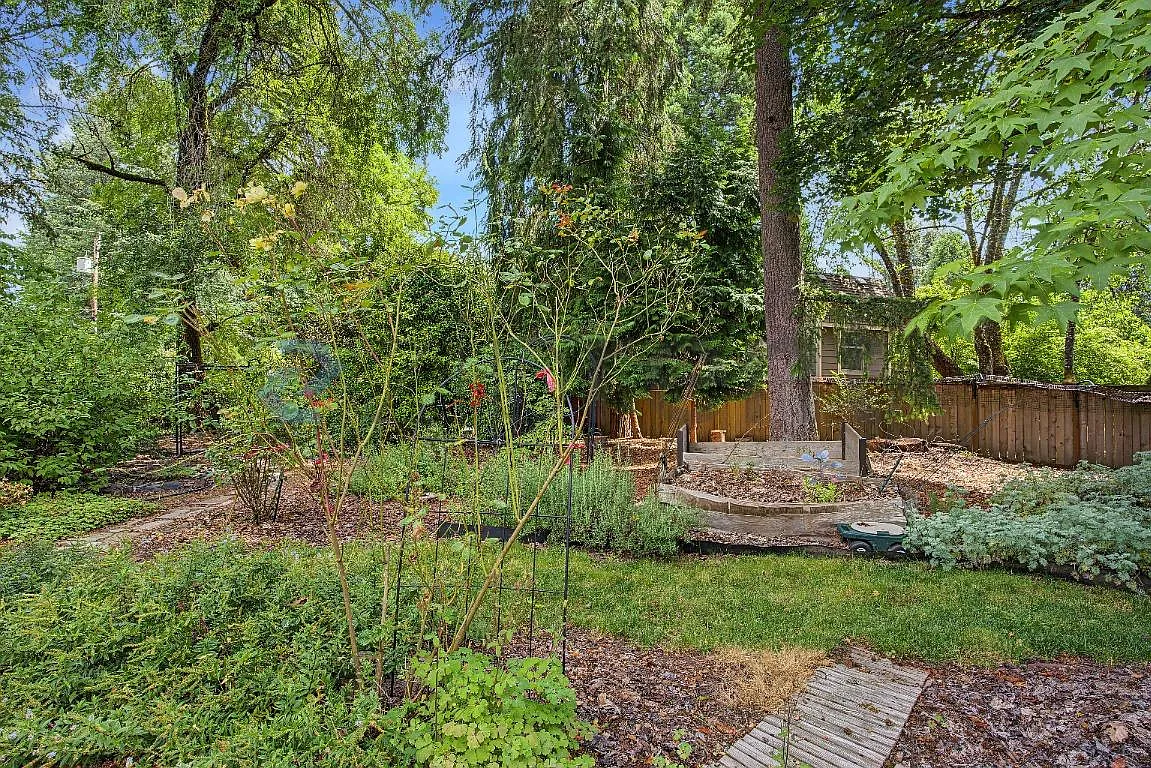 3 bed, 3.5 bath, 3100 sqft, $3,500 — Photo 4