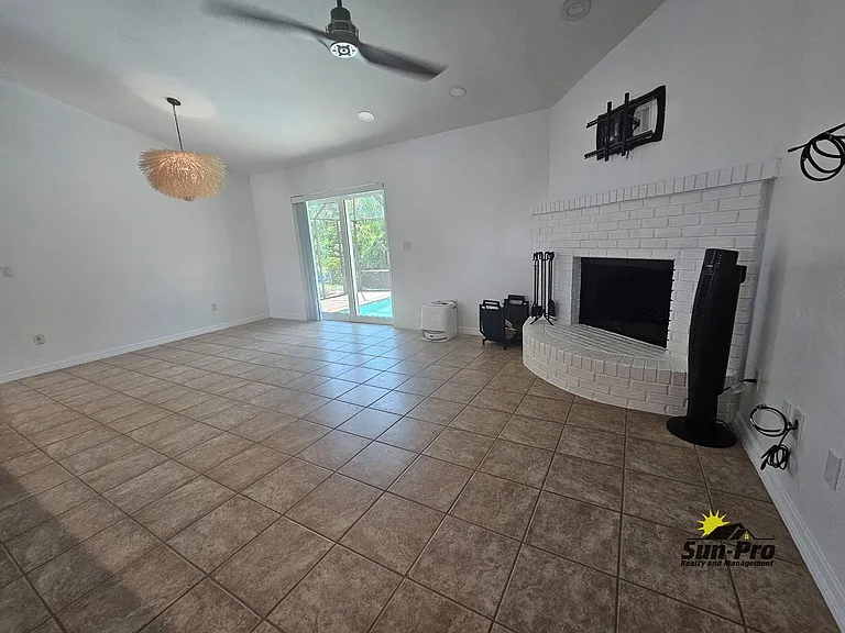 139 Riverwalk Ct — Photo 15