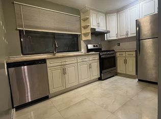 38-14 205th St, Flushing, NY 11361
