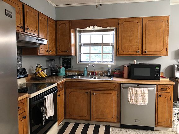 2nd image of 2055 Rolling Brook Dr NE