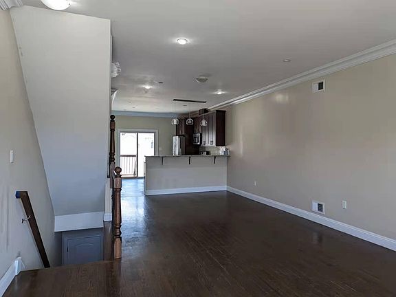 3rd image of 137 Elson St