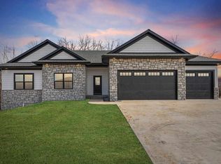 1133 Kona Cir, Coralville, IA