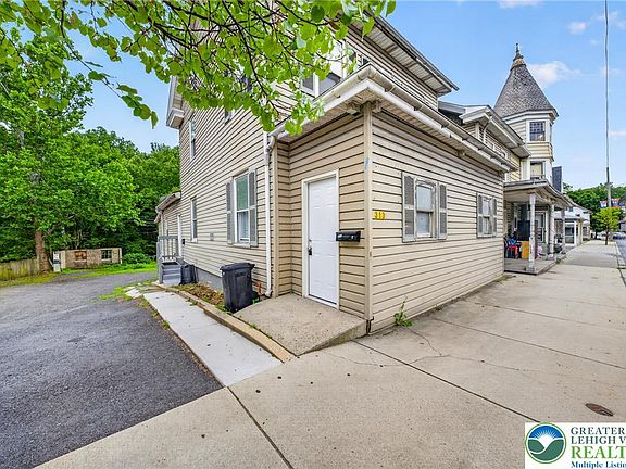 4th image of 313 Main St