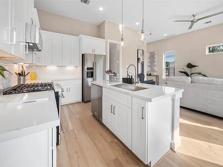 306 Chobani Ln — Photo 5