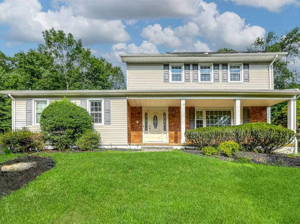 15 Strathmore Drive, New City, NY 10956