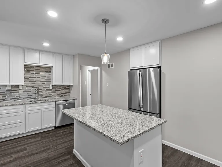 8977 Big Bend Blvd — Photo 8