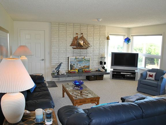 4th image of 1051 Ocean Shores Blvd