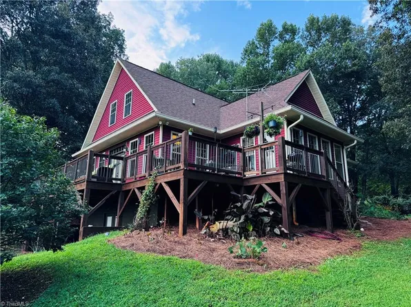 7422 Wilkes Yadkin Rd, Hamptonville, NC 27020