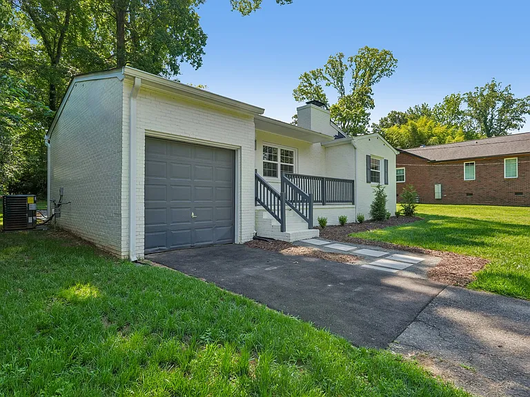 4065 Hiddenbrook Dr — Photo 2