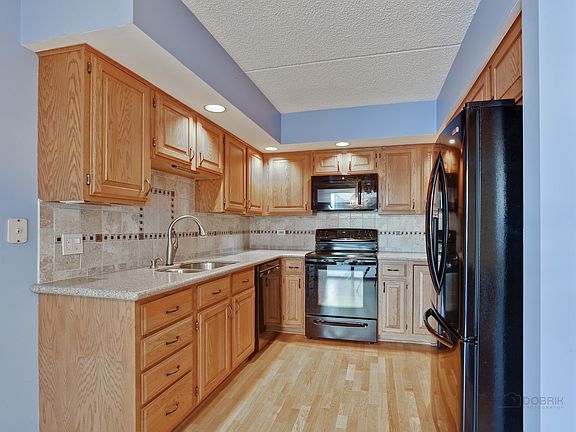 3rd image of 100 Red Top Dr APT 203