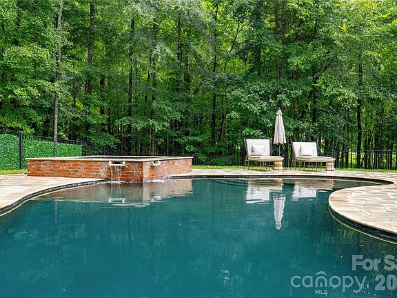 5th image of 1415 Rosehill Dr