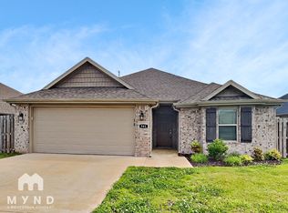 941 Lakeview Dr, Centerton, AR 72719