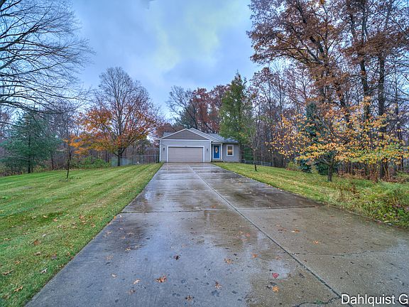 2nd image of 3340 Sarah Cir