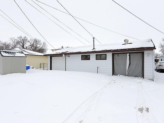 3rd image of 205 6th Ave W