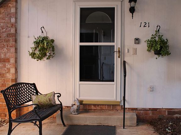 2nd image of 925 Cleveland St Unit 121