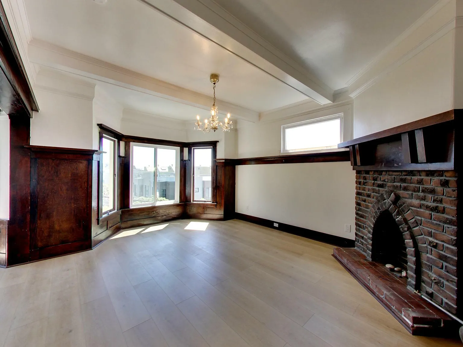 3 bed, 1.5 bath, 1400 sqft, $8,000 — Photo 4