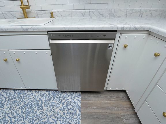 4th image of 591 Ridgeview Dr