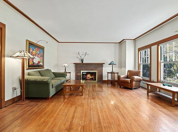 3rd image of 636 Fair Oaks Ave