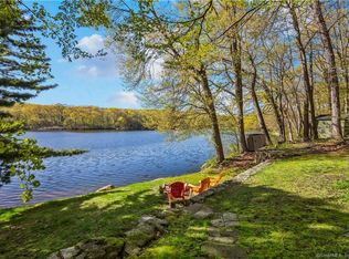 19 Manitook Dr, Oxford, CT 06478