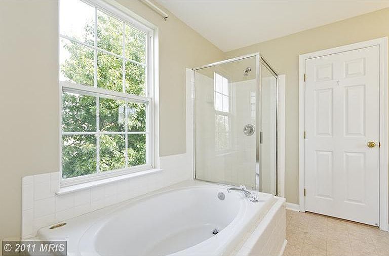 2nd image of 613 Nathan Pl NE