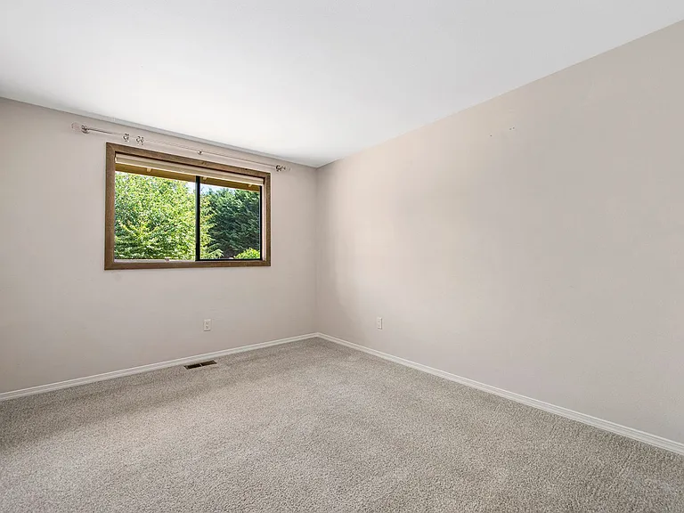 16711 SE 46th St — Photo 16