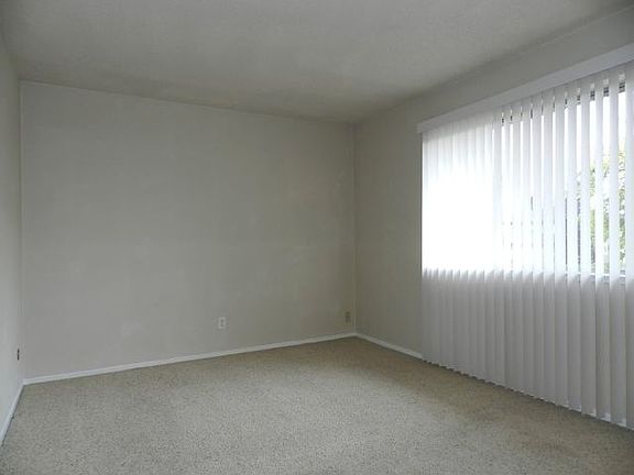5th image of 4545 Greenholme Dr APT 2