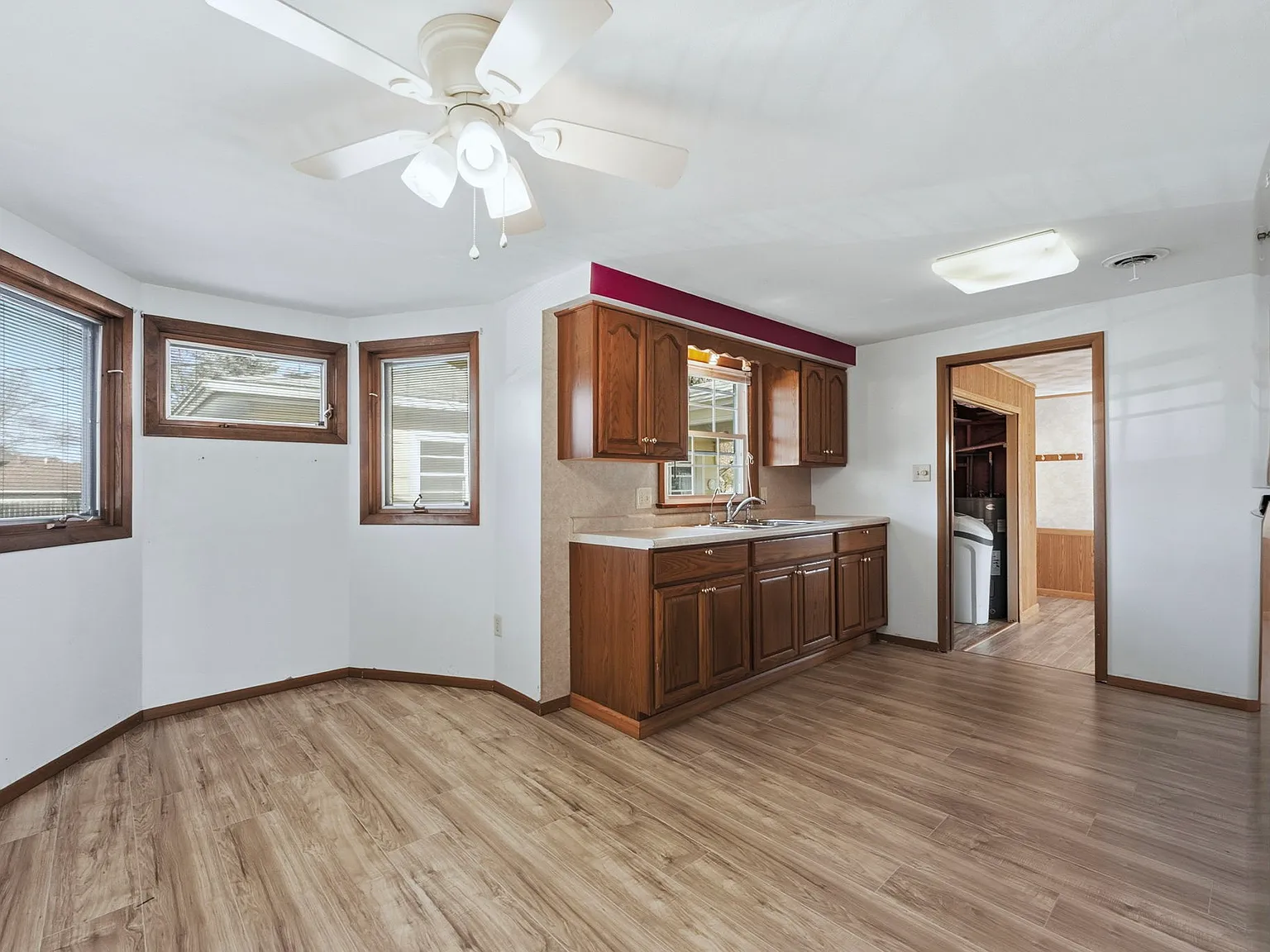 1532 W Dupont Rd — Photo 3