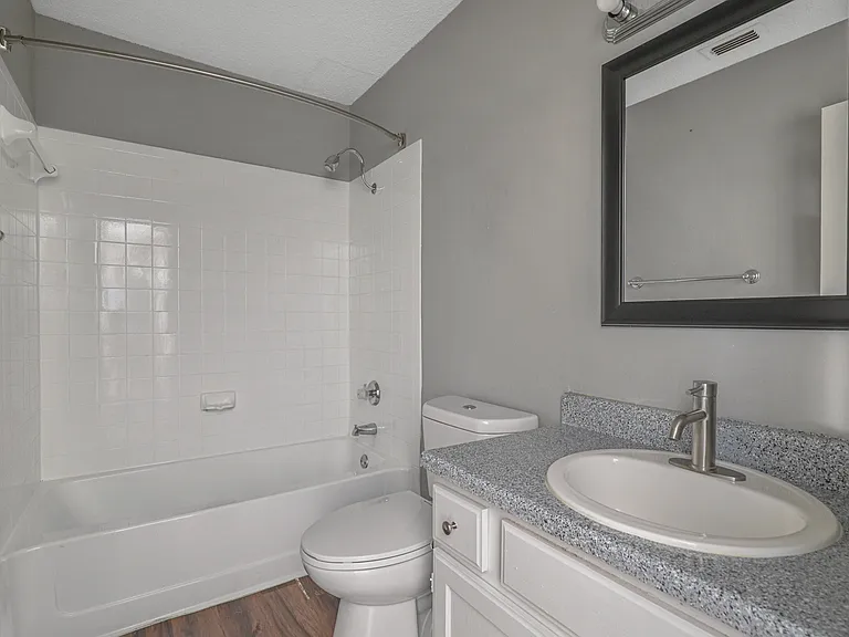 Cedar Point Apartments — Photo 10