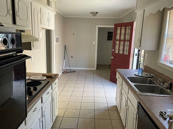 3rd image of 4887 Wooddale Ave