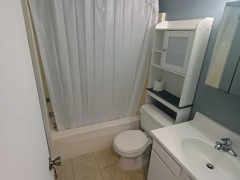 320 Johnson St SE #D — Photo 11