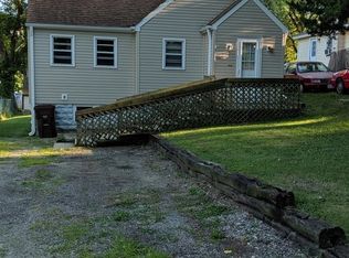 5213 Maplehill Dr, Mccullom Lake, IL 60050