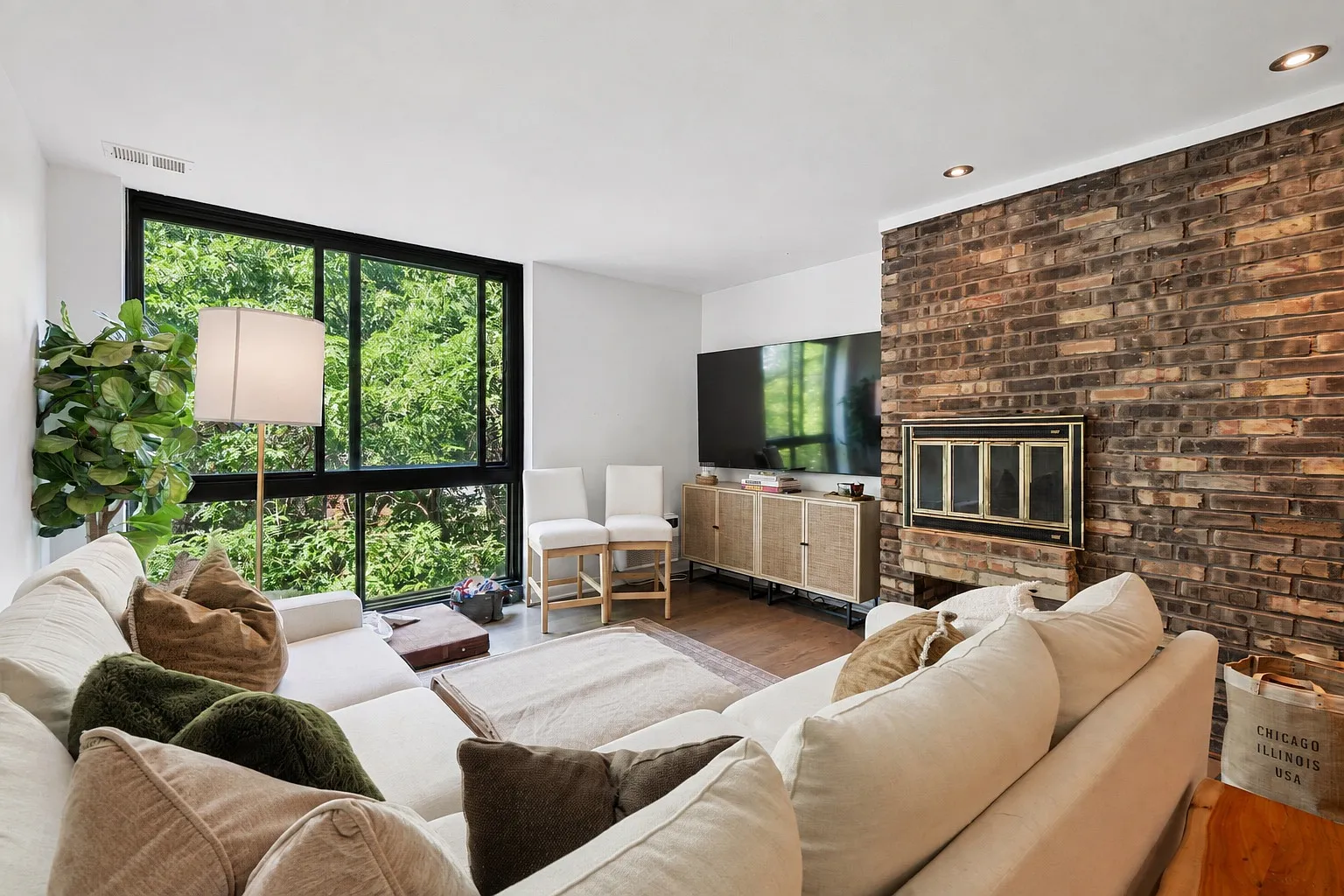 2 bed, 1200 sqft, $4,500 — Photo 2