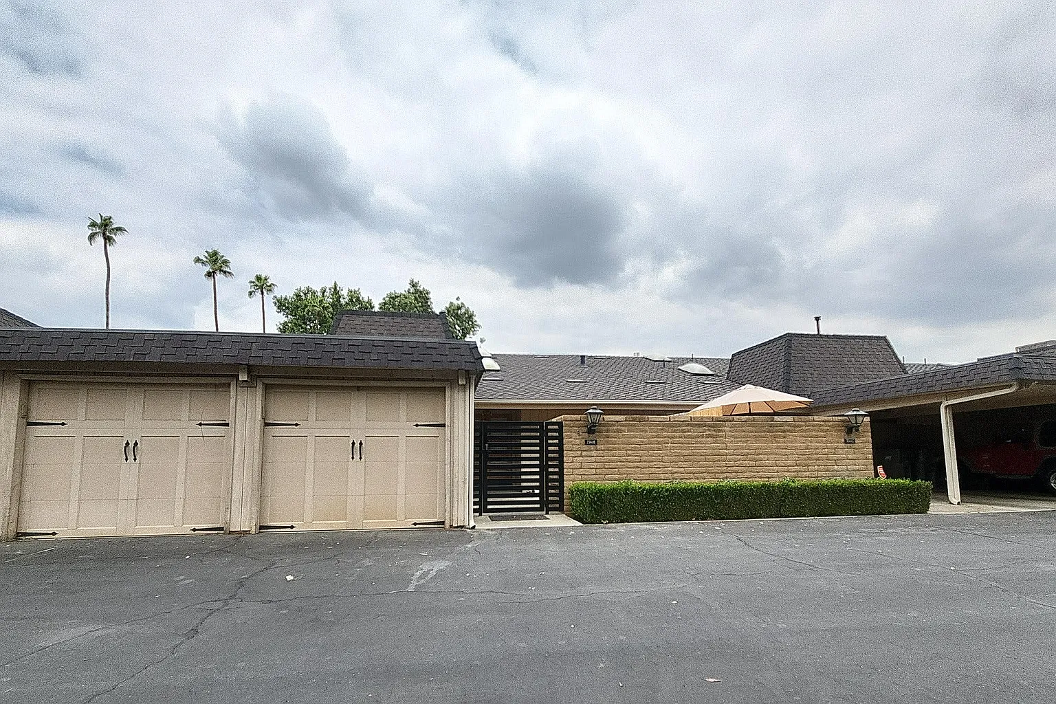 7568 N Charles Ave APT B photo 1